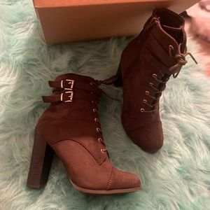 Size 8 olive green bootie